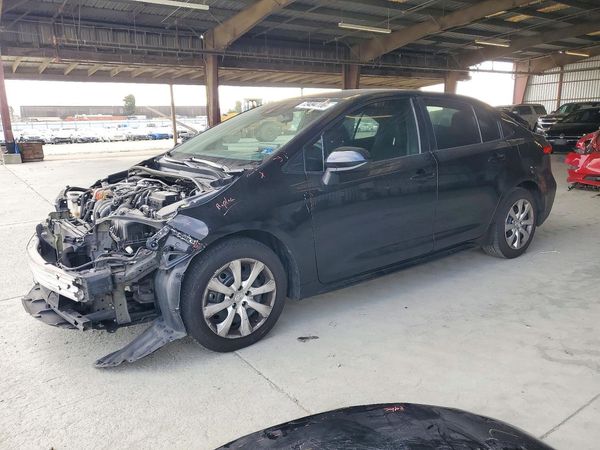 2021 TOYOTA COROLLA LE — Front 3/4