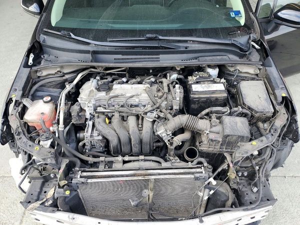 2021 TOYOTA COROLLA LE — Engine bay