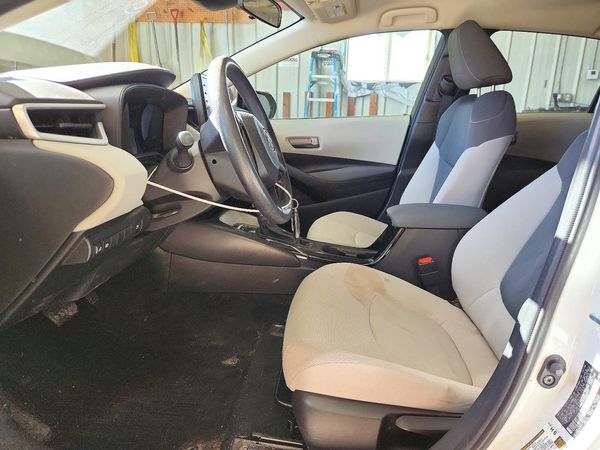 2022 TOYOTA COROLLA LE — DENT