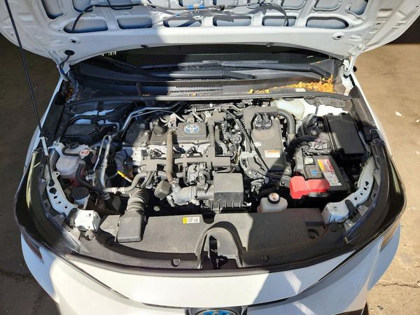 2022 TOYOTA COROLLA LE — Engine bay