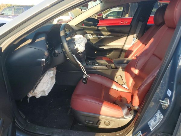 2023 MAZDA 3 Preferred Package — DENT