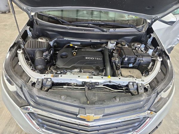 2021 CHEVROLET EQUINOX LT (1LT) — Engine bay