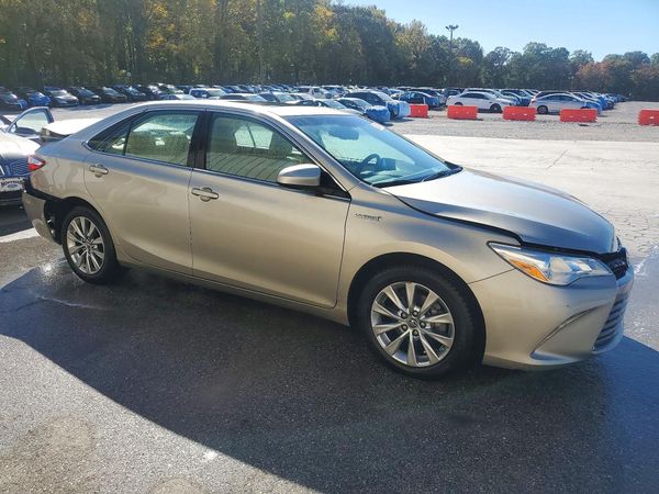 2015 TOYOTA CAMRY Hybrid — Passenger 3/4