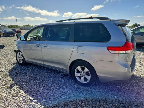 2013 TOYOTA SIENNA — DSRA