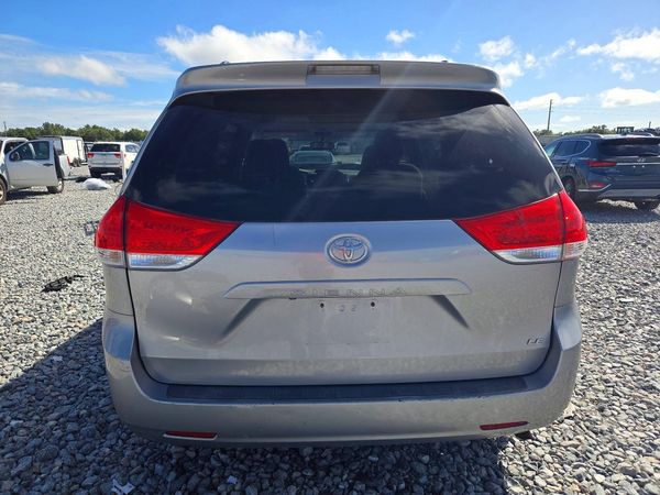 2013 TOYOTA SIENNA — DIRR