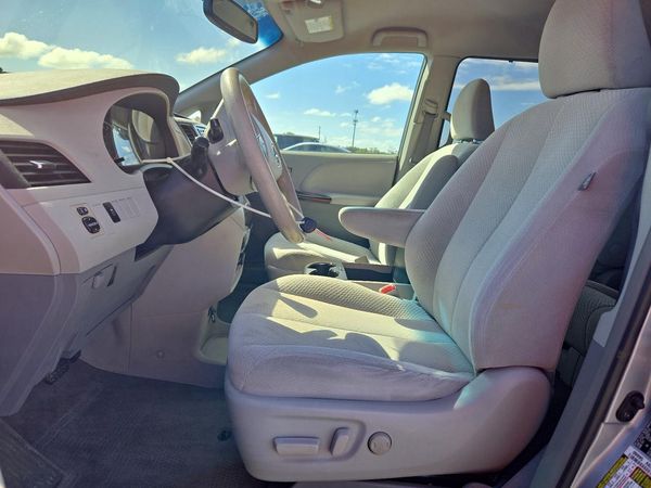 2013 TOYOTA SIENNA — DENT