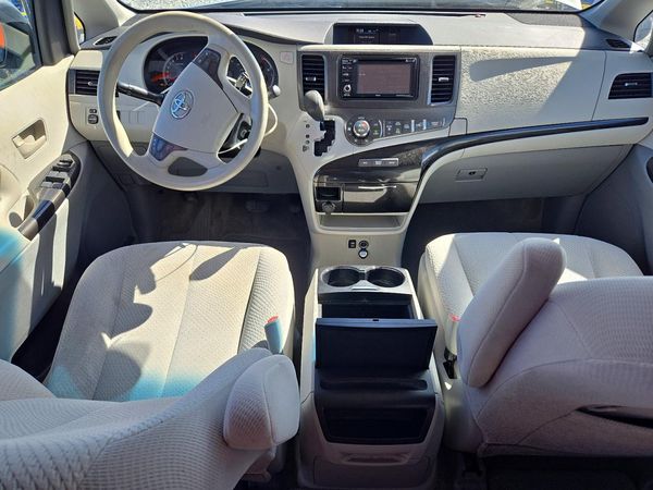 2013 TOYOTA SIENNA — CKPT