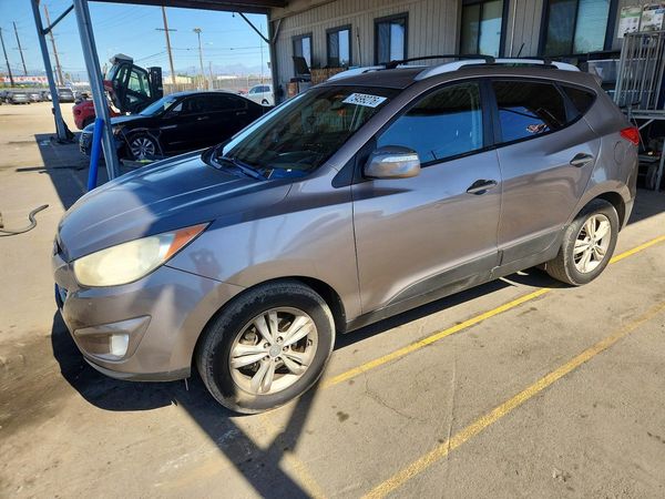 2013 HYUNDAI TUCSON — Front 3/4