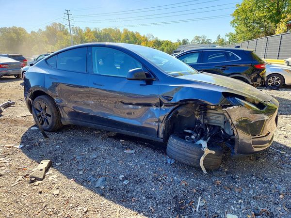 2025 TESLA MODEL Y — Passenger 3/4