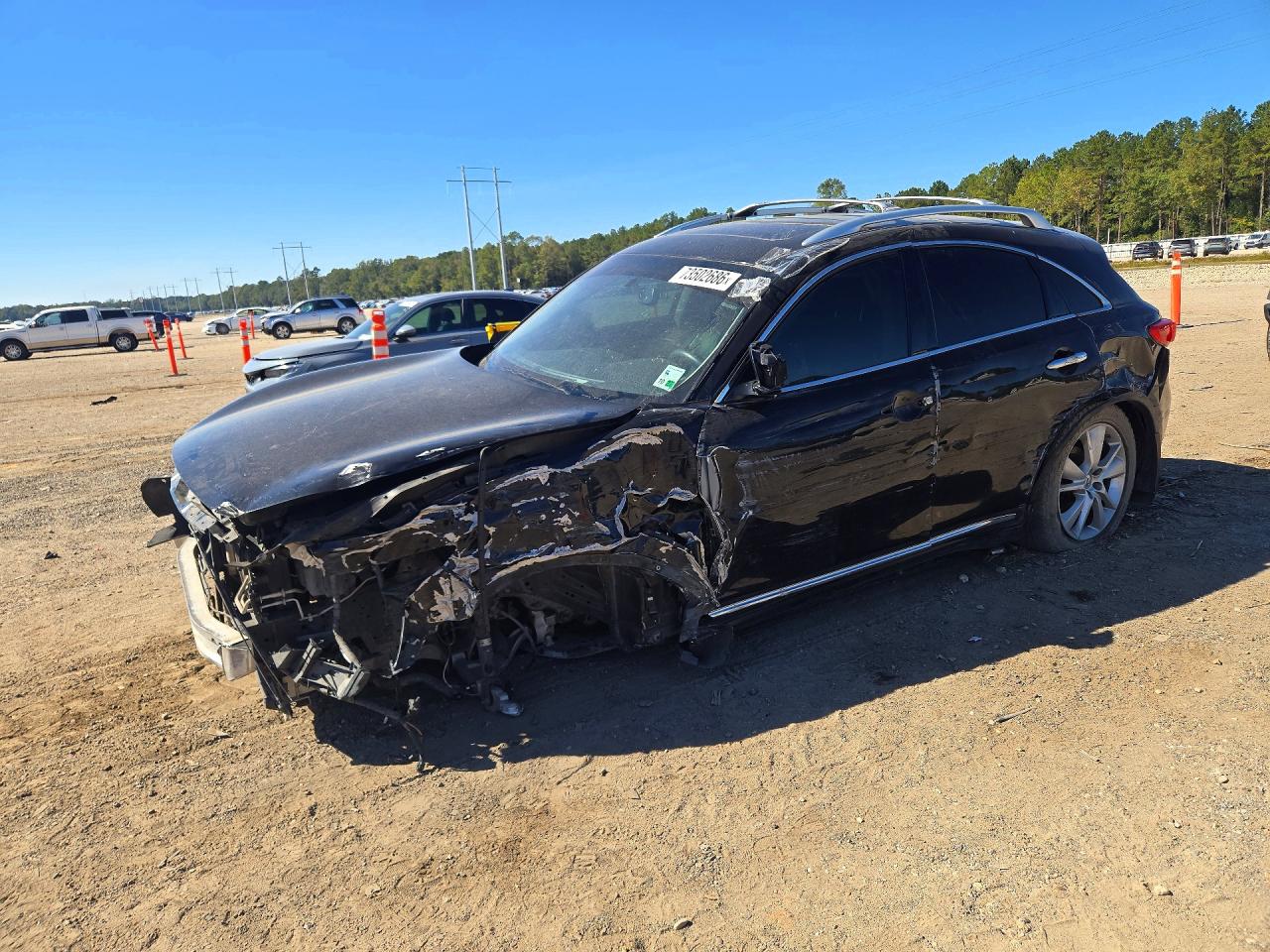 2013 INFINITI FX37 — Front 3/4