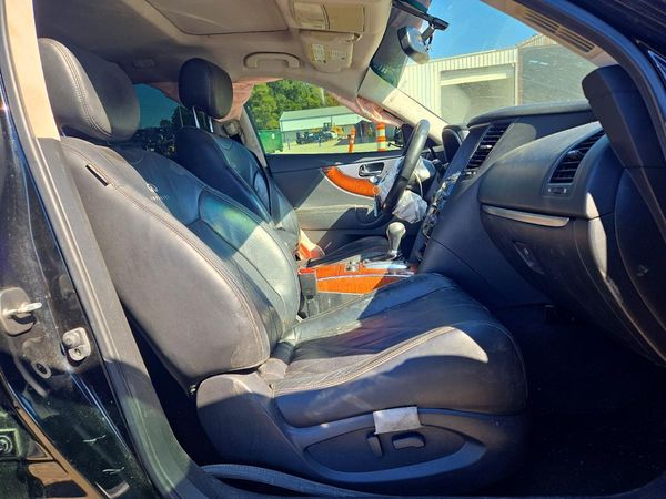 2013 INFINITI FX37 — DENT