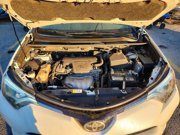 2018 TOYOTA RAV4 Ltd/Platinum — Engine bay