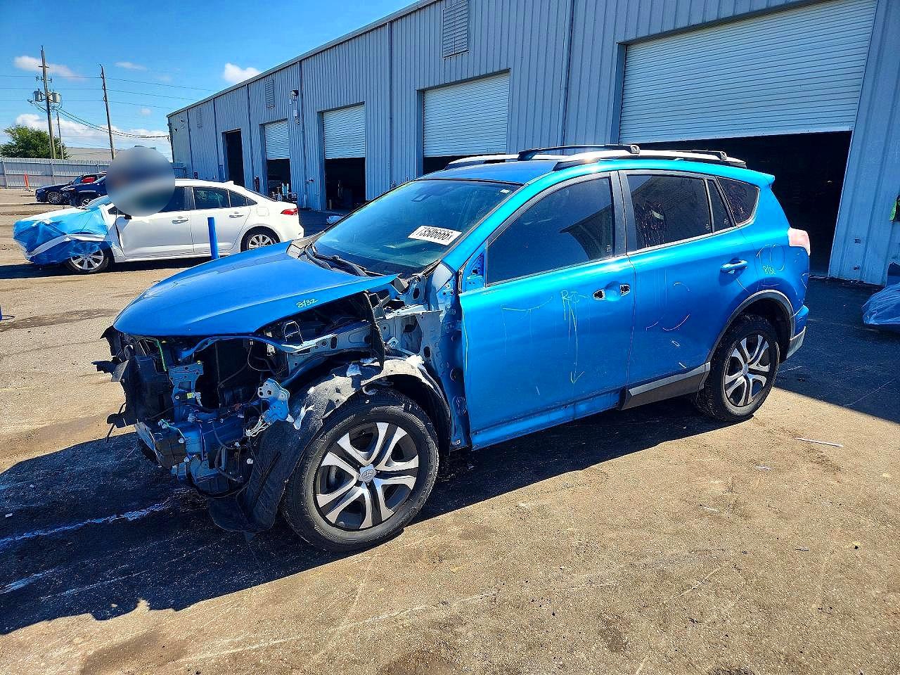 2017 TOYOTA RAV4 LE — Front 3/4