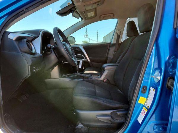 2017 TOYOTA RAV4 LE — DENT