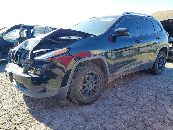 2015 JEEP CHEROKEE Latitude — Front 3/4