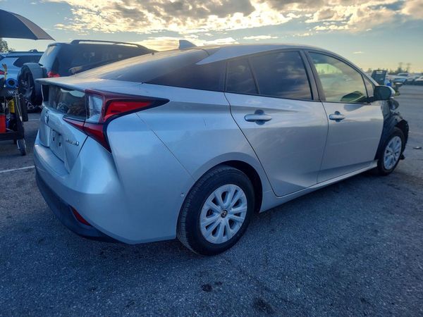 2019 TOYOTA PRIUS