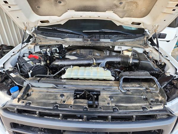 2022 FORD F150 SuperCrew — Engine bay