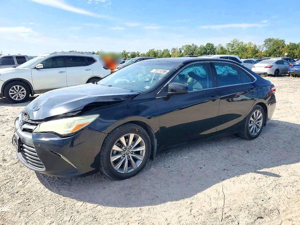 2016 TOYOTA CAMRY — Front 3/4