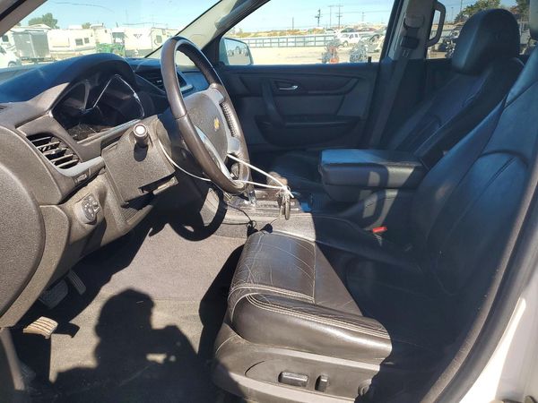 2015 CHEVROLET TRAVERSE 2LT — DENT