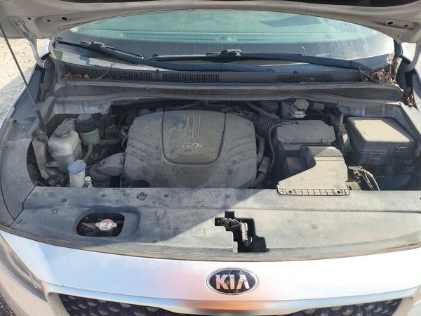 2017 KIA SEDONA LX — Engine bay