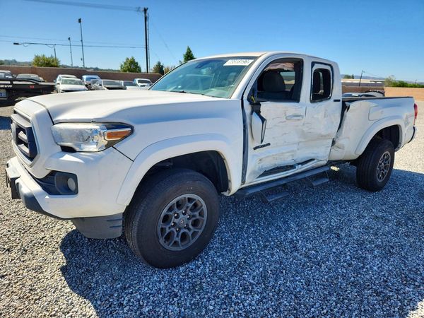2020 TOYOTA TACOMA SR5 — Front 3/4