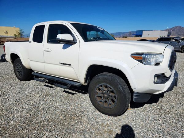 2020 TOYOTA TACOMA SR5 — Passenger 3/4