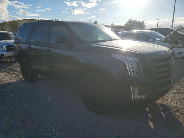2015 CADILLAC ESCALADE Premium — Passenger 3/4