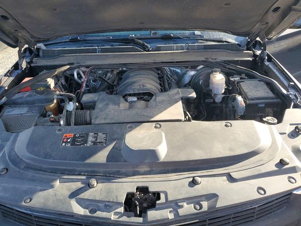 2015 CADILLAC ESCALADE Premium — Engine bay