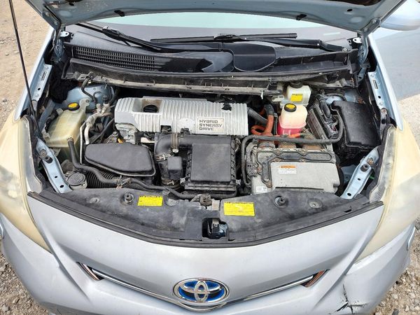 2012 TOYOTA PRIUS — Engine bay