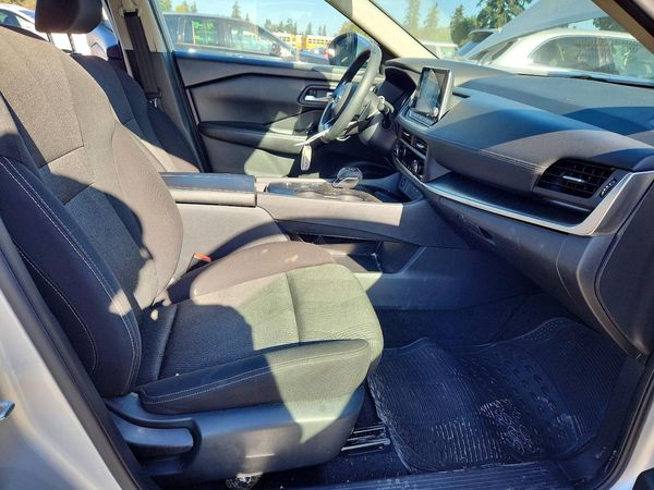 2024 NISSAN ROGUE SV — DENT