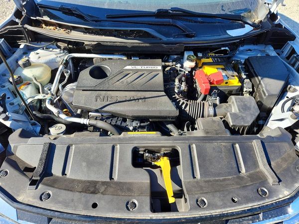 2024 NISSAN ROGUE SV — Engine bay