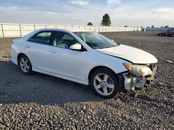 2014 TOYOTA CAMRY — Passenger 3/4
