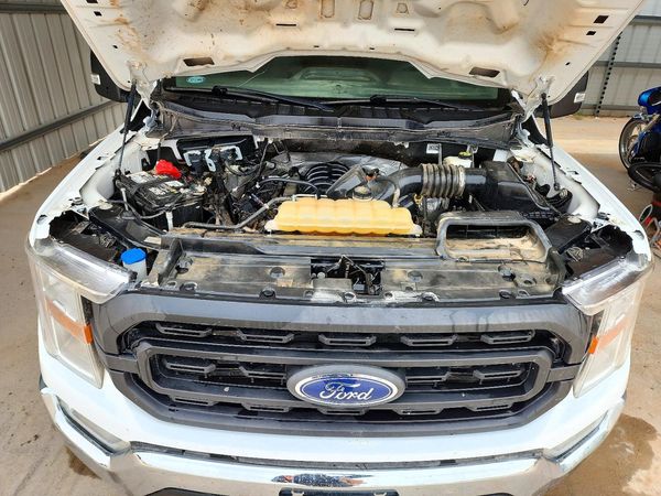 2022 FORD F150 SuperCab — Engine bay