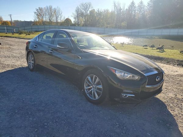 2015 INFINITI Q50 — Passenger 3/4