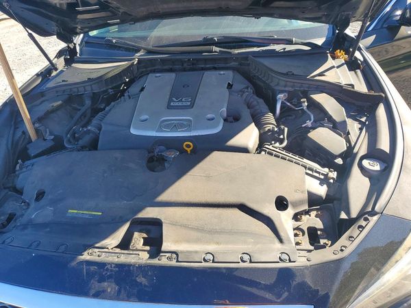 2015 INFINITI Q50 — Engine bay