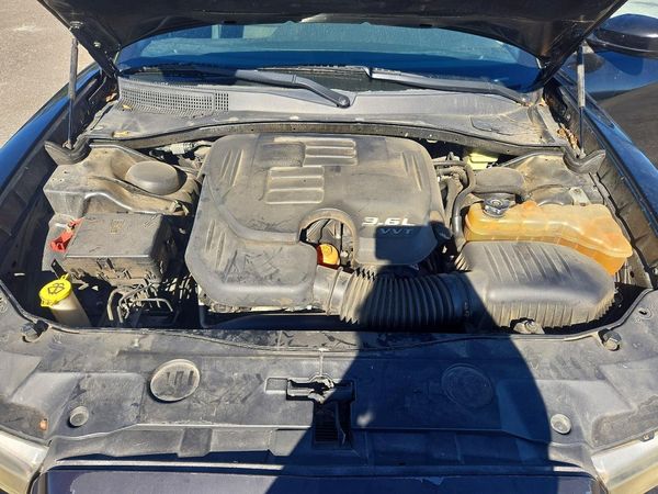 2014 DODGE CHARGER SXT — Engine bay