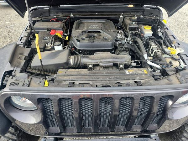 2021 JEEP WRANGLER UNLIMITED SPORT — Engine bay