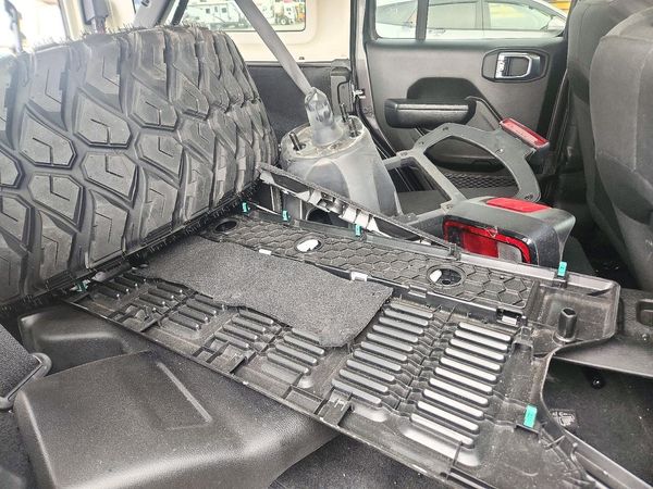 2021 JEEP WRANGLER UNLIMITED SPORT — LOOS