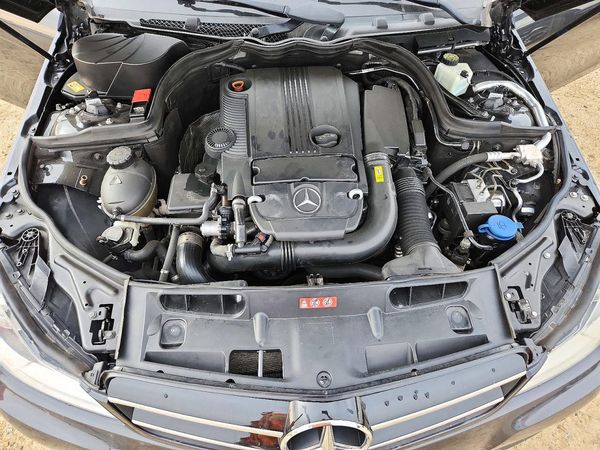 2013 MERCEDES-BENZ C — Engine bay