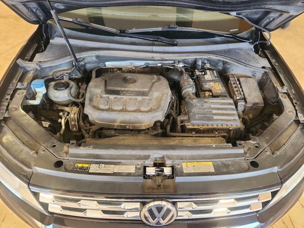 2021 VOLKSWAGEN TIGUAN — Engine bay
