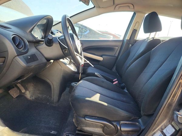 2013 MAZDA MAZDA2 Sport/GX — DENT