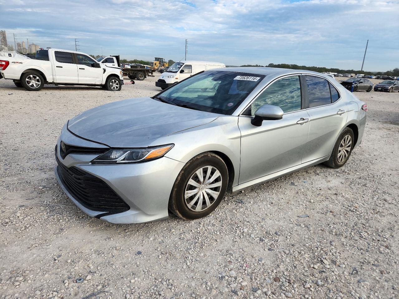 2018 TOYOTA CAMRY L/LE/SE/XLE — Front 3/4