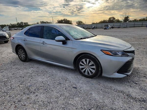 2018 TOYOTA CAMRY L/LE/SE/XLE — Passenger 3/4