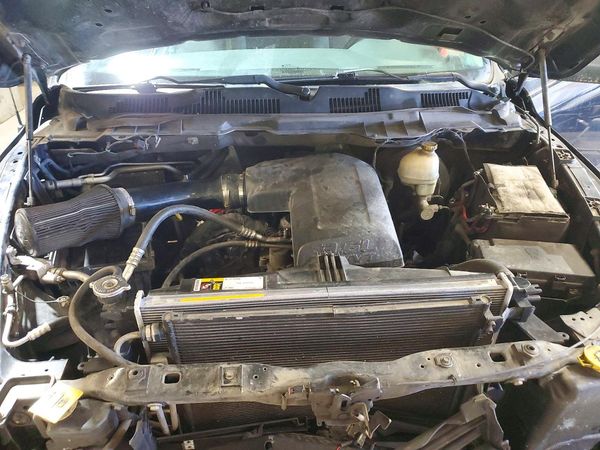 2014 RAM 1500 SLT — Engine bay