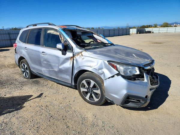 2018 SUBARU FORESTER Premium+CWP — Passenger 3/4