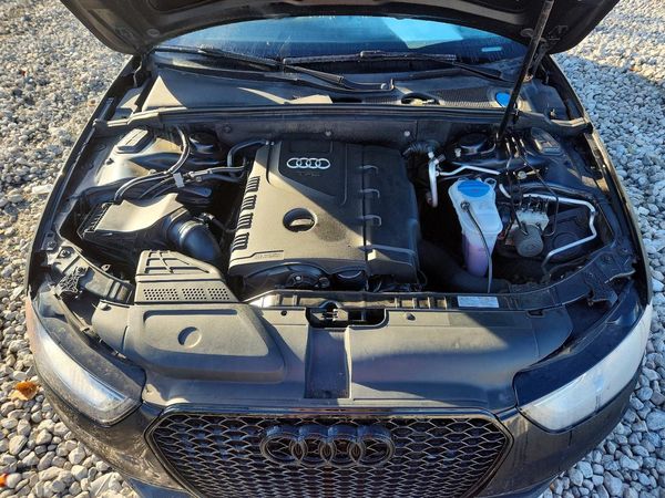 2014 AUDI A4 quattro Premium Plus — Engine bay