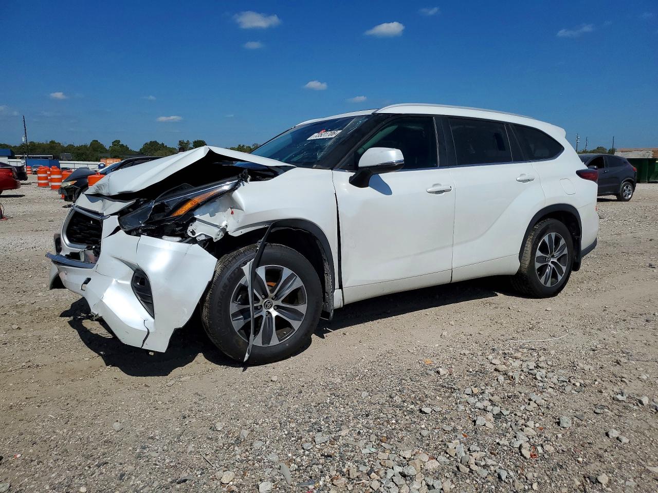 2023 TOYOTA HIGHLANDER — Front 3/4