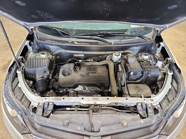 2018 CHEVROLET EQUINOX LT (1LT) — Engine bay