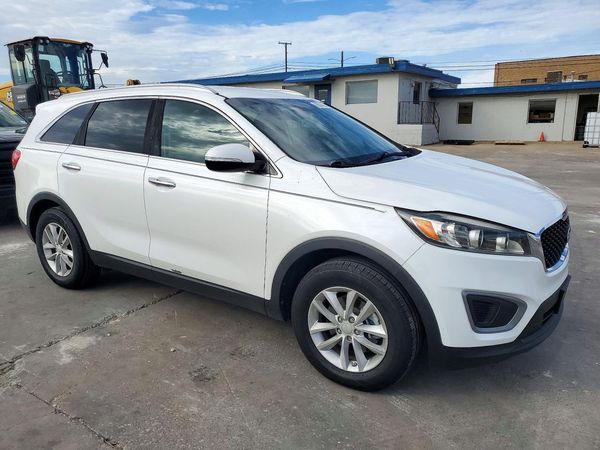 2016 KIA SORENTO L / LX — Passenger 3/4