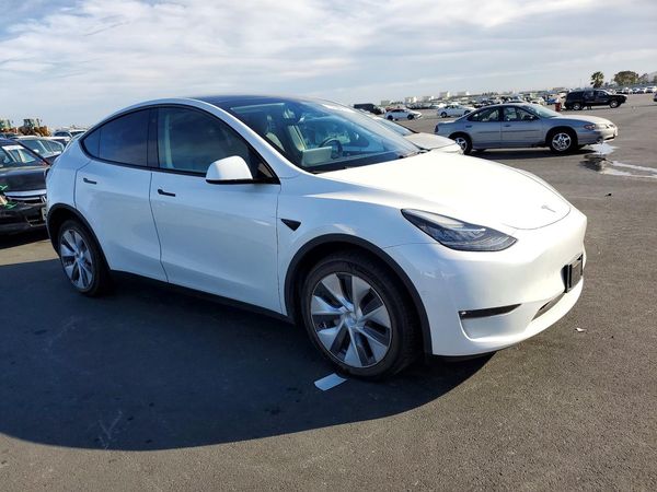 2022 TESLA MODEL Y — Passenger 3/4